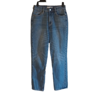 Pacsun  lighter wash Mom jeans. Size 24. Perfect color for Spring!